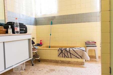 Apartamento à venda com 220m², 3 quartos e 2 vagasBanheiro suite