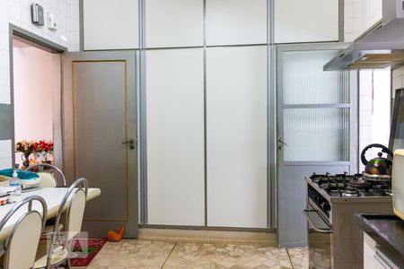 Apartamento à venda com 220m², 3 quartos e 2 vagasCozinha