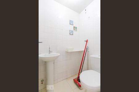 BANHEIRO DE SERVIÇO de apartamento para alugar com 2 quartos, 68m² em Asa Norte, Brasília