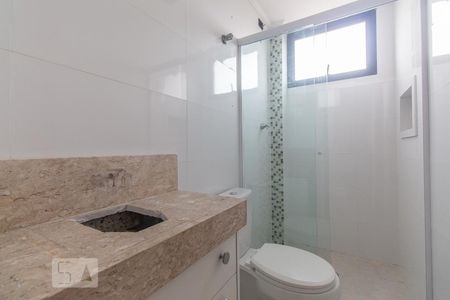 Banheiro de apartamento à venda com 2 quartos, 60m² em Vila Carrão, São Paulo
