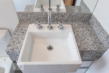 Apartamento para alugar com 68m², 2 quartos e 2 vagasBanheiro da suíte 1 - pia