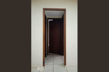 Hall de acesso aos dormitórios e banheiro de apartamento para alugar com 2 quartos, 70m² em Leblon, Rio de Janeiro