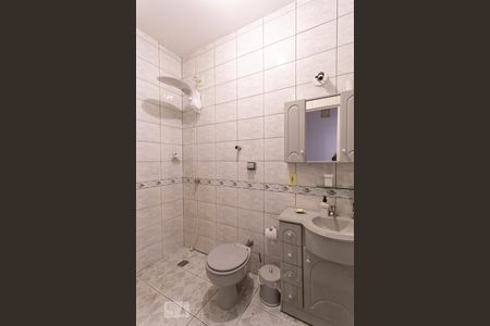 Banheiro de apartamento à venda com 3 quartos, 69m² em Farroupilha, Porto Alegre
