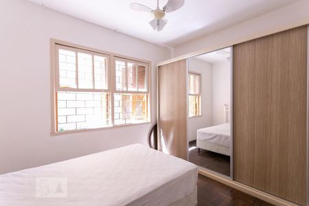Quarto 1 de apartamento à venda com 3 quartos, 69m² em Farroupilha, Porto Alegre