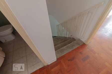 Acesso ao segundo andar de casa para alugar com 2 quartos, 110m² em Sacomã, São Paulo