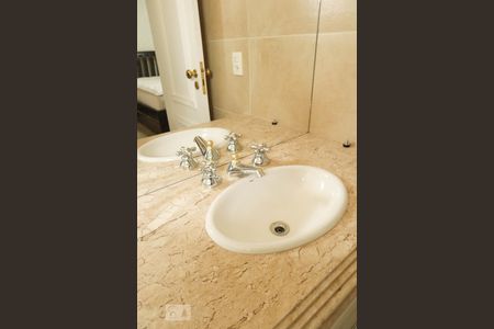 Casa à venda com 342m², 3 quartos e 4 vagas