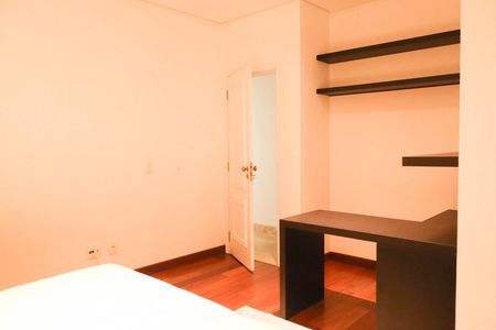 Casa à venda com 342m², 3 quartos e 4 vagas