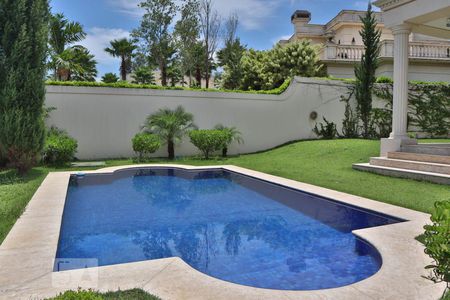 Casa à venda com 342m², 3 quartos e 4 vagas