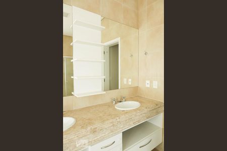 Casa à venda com 342m², 3 quartos e 4 vagas