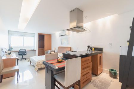 Sala/Cozinha/Quarto de kitnet/studio para alugar com 1 quarto, 32m² em Centro, Rio de Janeiro