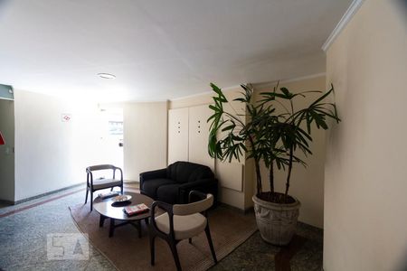 Apartamento para alugar com 77m², 2 quartos e 1 vagaHall social