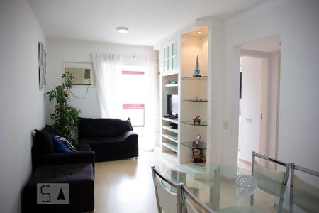 Sala de apartamento à venda com 2 quartos, 70m² em Barra da Tijuca, Rio de Janeiro