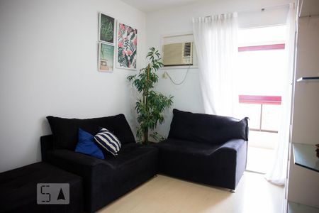 Sala de apartamento à venda com 2 quartos, 70m² em Barra da Tijuca, Rio de Janeiro