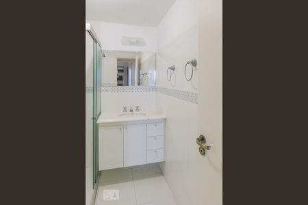 Apartamento à venda com 125m², 3 quartos e 2 vagas Apartamento à venda com 125m², 3 quartos e 2 vagasBanheiro 2