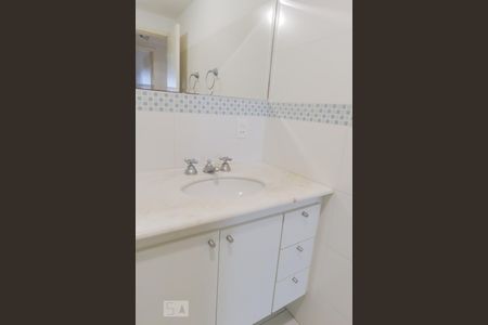 Apartamento à venda com 125m², 3 quartos e 2 vagas Apartamento à venda com 125m², 3 quartos e 2 vagasBanheiro 2