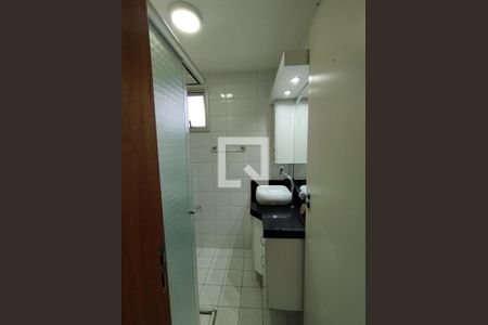 Banheiro de apartamento à venda com 2 quartos, 60m² em Jardim Santa Emília, São Paulo