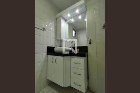 Banheiro de apartamento à venda com 2 quartos, 60m² em Jardim Santa Emília, São Paulo