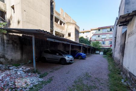 Casa à venda com 100m², 2 quartos e 8 vagasPátio e vagas