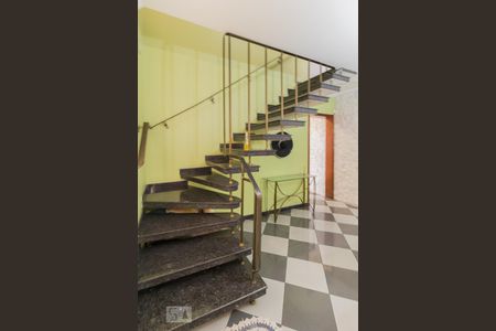 Escada de casa à venda com 3 quartos, 232m² em Jardim Colorado, São Paulo