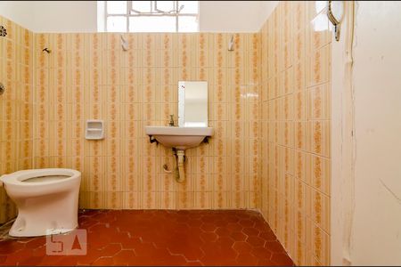 Banheiro de kitnet/studio para alugar com 1 quarto, 70m² em Sagrada Família, Belo Horizonte