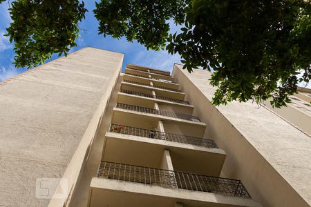 Apartamento à venda com 65m², 2 quartos e 1 vaga Apartamento à venda com 65m², 2 quartos e 1 vagaFachada