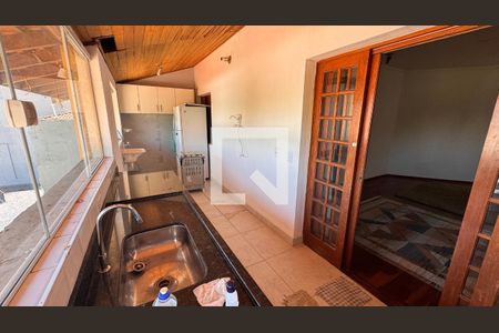 Casa para alugar com 440m², 8 quartos e 4 vagasCozinha Casa 1