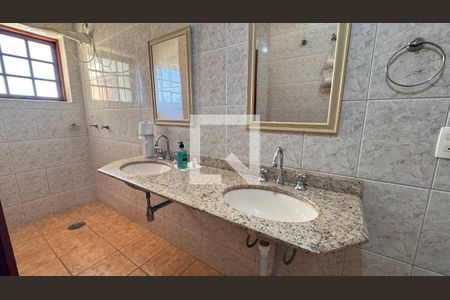 Casa para alugar com 440m², 8 quartos e 4 vagasBanheiro da Suíte 1