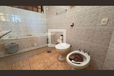 Casa para alugar com 440m², 8 quartos e 4 vagasBanheiro da Suíte 1