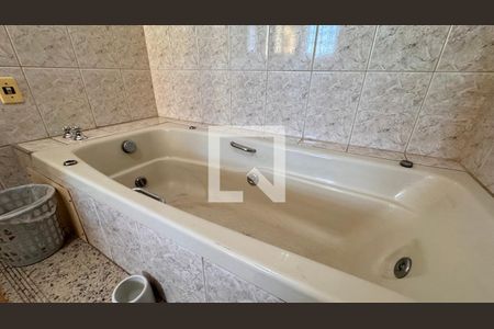 Casa para alugar com 440m², 8 quartos e 4 vagasBanheiro da Suíte 1