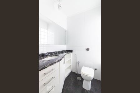 Banheiro de apartamento para alugar com 3 quartos, 106m² em Petrópolis, Porto Alegre