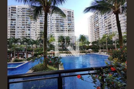 Apartamento para alugar com 189m², 3 quartos e 2 vagas Apartamento para alugar com 189m², 3 quartos e 2 vagasÁrea comum - Piscina