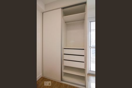 Studio para alugar com 38m², 1 quarto e 1 vaga Studio para alugar com 38m², 1 quarto e 1 vagaArmário do Quarto