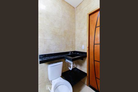 Banheiro de casa para alugar com 2 quartos, 65m² em Vila Granada, São Paulo