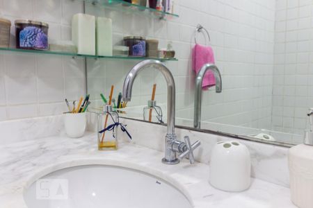 Casa para alugar com 300m², 4 quartos e 2 vagasBanheiro