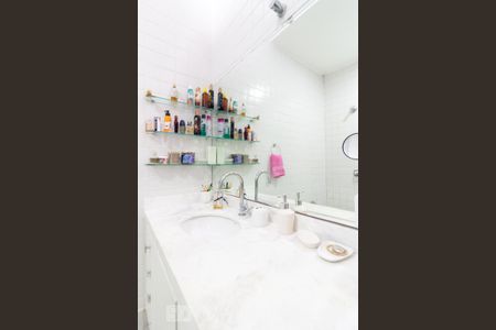 Casa para alugar com 300m², 4 quartos e 2 vagasBanheiro