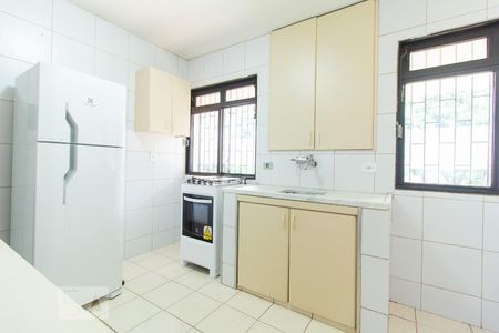 Cozinha de apartamento para alugar com 2 quartos, 67m² em Asa Norte, Brasília