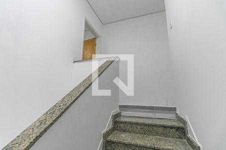 Escadas de casa para alugar com 3 quartos, 160m² em Vila Gomes Cardim, São Paulo