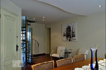 Apartamento à venda com 180m², 3 quartos e 2 vagasSala