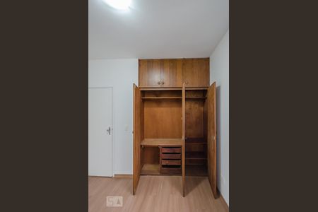 Quarto 1 de apartamento para alugar com 2 quartos, 63m² em Cidade Jardim, Belo Horizonte