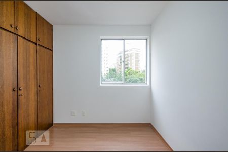 Quarto 1 de apartamento para alugar com 2 quartos, 63m² em Cidade Jardim, Belo Horizonte