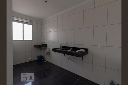 cozinha de apartamento para alugar com 2 quartos, 48m² em Protásio Alves, Porto Alegre