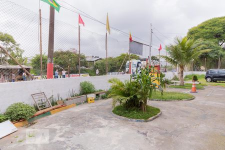 Casa à venda com 1200m², 3 quartos e 8 vagas Casa à venda com 1200m², 3 quartos e 8 vagasQuintal