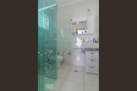 Casa à venda com 150m², 3 quartos e 2 vagasBanheiro 