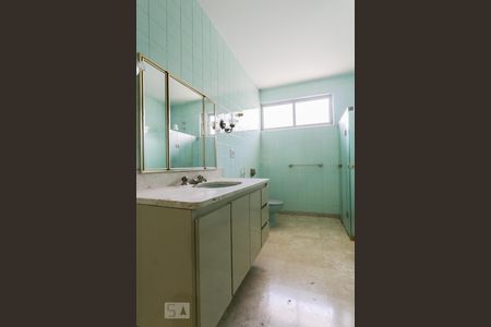 Casa à venda com 387m², 4 quartos e 6 vagasBanheiro Suíte