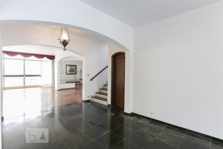 Casa à venda com 387m², 4 quartos e 6 vagasSala