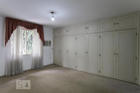 Casa à venda com 387m², 4 quartos e 6 vagasSuíte