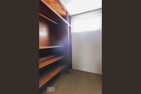 Casa à venda com 387m², 4 quartos e 6 vagasCloset