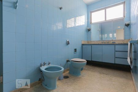 Casa à venda com 387m², 4 quartos e 6 vagasBanheiro