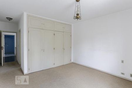 Casa à venda com 387m², 4 quartos e 6 vagasSuíte