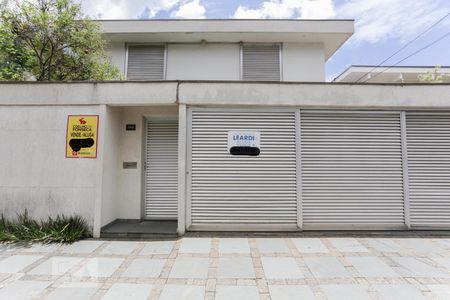 Casa à venda com 387m², 4 quartos e 6 vagasFachada